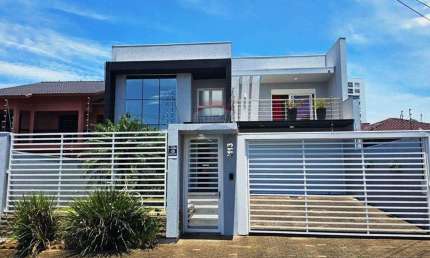 'Sobrado no Coração de Esteio, 03 suítes, amplo terreno, projeto moderno, acabamento e modernidade a seu dispor !  51 991663000 agende sua  visita!