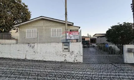 Casas em Esteio: 3 casas sendo 01 chale de madeira e 02 casas em alvenaria em  um terreno de 300m2, investimento ou moradia !'