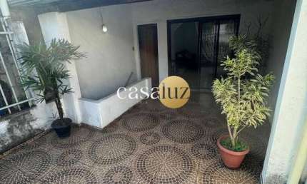Casa com loja localizada no bairro Cabana/ Belo Horizonte