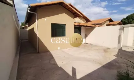2 Casas localizadas no bairro Maria Antonieta/ Mário Campos