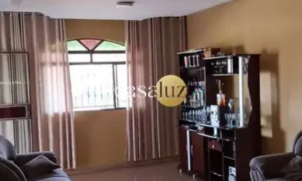 Casa com loja localizada no bairro Industrial /Contagem