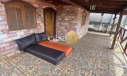 Casa com loja localizada no bairro Santo Antônio /Sarzedo