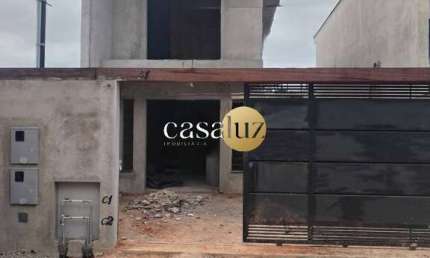 Casa duplex em construção localizada no bairro Masterville /Sarzedo