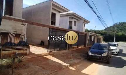 Casa duplex em construção localizada no bairro Masterville /Sarzedo