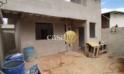 Casa em construção localizada no bairro Masterville /Sarzedo