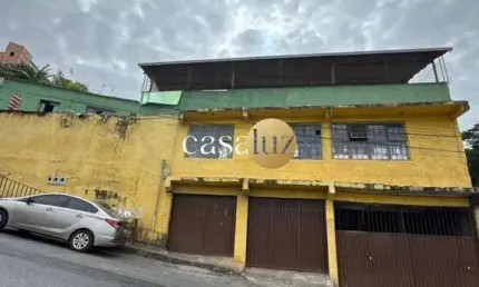 Casa com lojas e salões de festas localizada no bairro Los Angeles /Ibirité