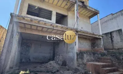 Casa em fase de construção  localizada no bairro santa rosa /sarzedo