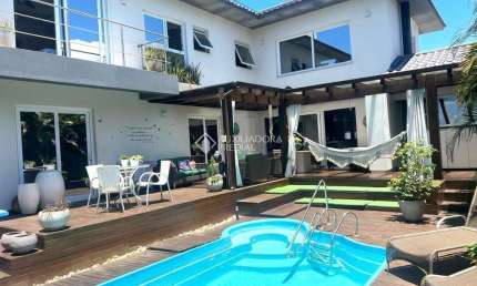 Casa em condomínio fechado com 4 quartos para alugar na Rodovia Doutor Antônio Luiz Moura Gonzaga, 3825, Rio Tavares, Florianópolis, 340 m2 por R$ 21.000