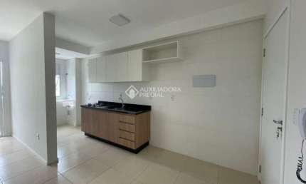 Apartamento com 2 quartos para alugar na Rua Tomáz Domingos da Silveira, 3818, São Sebastião, Palhoça, 56 m2 por R$ 1.800