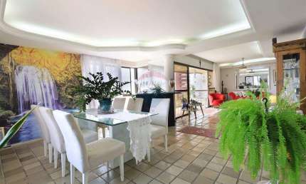Apartamento com 217m quadrados de alto padrão com 4 quartos, sendo 2 suítes + dependência completa.