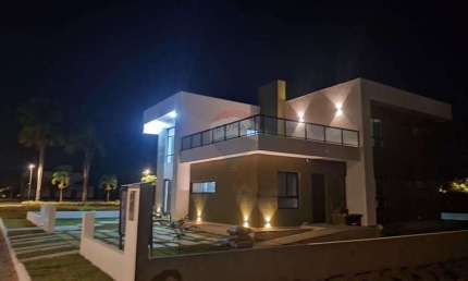 'Luxo e Segurança em uma casa recem construida com 04 suites em Aldeia'