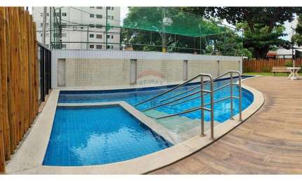 Apartamento no Espinheiro à venda. 3 quartos (sendo 1 suíte), dependência completa, com piscina.