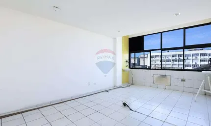 Excelente sala comercial de 60 metros quadrados com wc - Junto ao Restaurante Leite