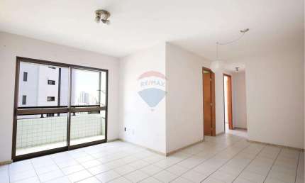 Apartamento Nascente reformado de 2 quartos, sendo 1 suíte com closet, sala ampla e varanda.