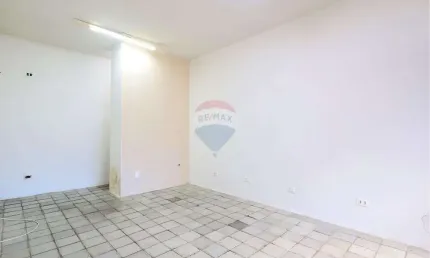 Loja com aproximadamente 35m quadrados no bairro dos Aflitos. Avenida Rosa e Silva