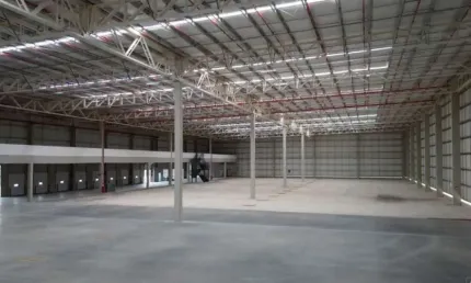 Galpão logístico em condomínio para alugar em Embu das Artes Ao lado da Rodovia Regis Bittencourt