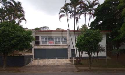 Casa térrea com 3 quartos à venda ou para locação em Caxingui - SP