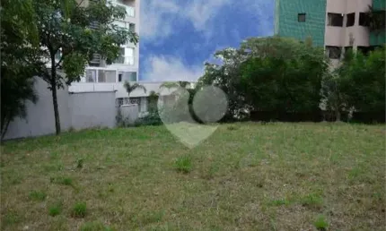 Terreno à venda na Rua Ventura Ladalardo, Panamby, São Paulo