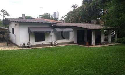 Casa térrea com 4 quartos à venda em Instituto De Previdência - SP