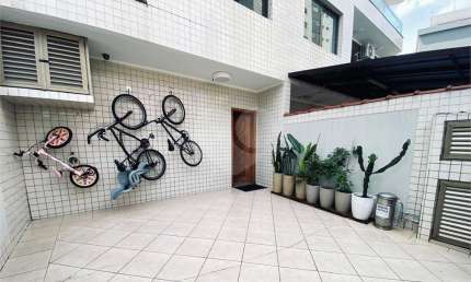 Casa com 3 quartos à venda na Rua São José, Embaré, Santos