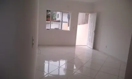 Sobrado Triplex no bairro Monte Alegre - Camboriú/SC