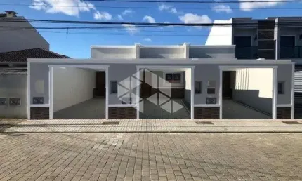 Excelente geminado a venda, térreo 2 quartos, sendo 1 suíte no joão costa