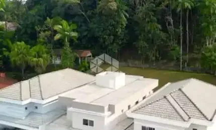 CASA A VENDA NO GLÓRIA COM 4 QUARTOS SENDO 2 SUÍTES