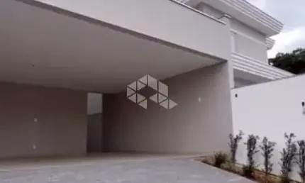 CASA A VENDA COM 4 QUARTOS SENDO 2 SUÍTES NO BAIRRO GLÓRIA