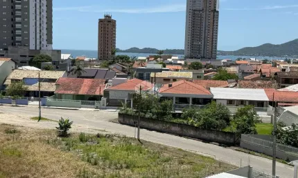 Apartamento no centro de penha, com vista mar e pronto para morar