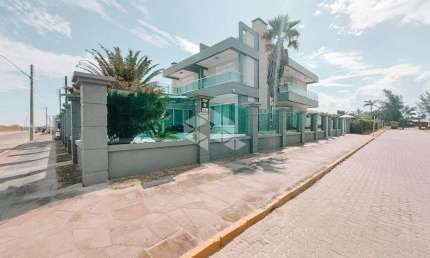 Mansão mobiliada, com 05 suítes, 02 vagas, piscina, em Atlântida, Xangri-lá/RS