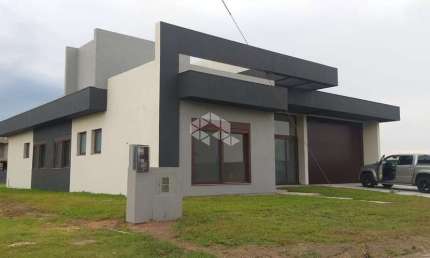 Casa à venda, com 4 quartos/dormitórios, 02 vagas/box, Condomínio Lagoa do Passo, Osório/RS