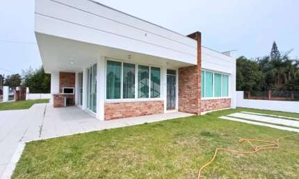Casa à venda em Atlântida, Xangri-Lá com 4 quartos (4 suítes)