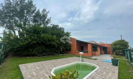 Casa à venda no Centro de Xangri-Lá com 4 quartos(1 suíte)
