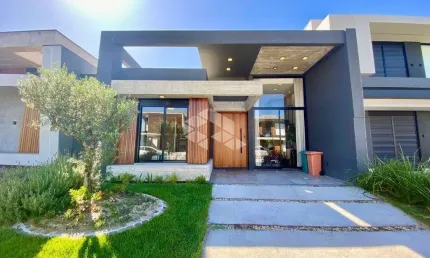 Casa à venda com 4 quartos/dormitórios e 2 vagas no condomínio Blue