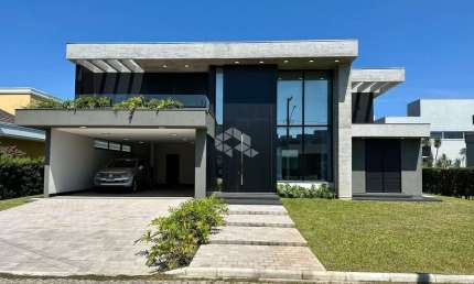 Sobrado com 4 Suítes, garagem coberta para 02 carros em Atlântida Sul/RS!