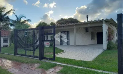 Casa com 3 dormitórios, 2 vagas, em Atlântida, Xangri-Lá/RS