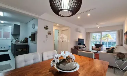 Apartamento 03 dormitórios(sendo 01 suíte), mobiliado e decorado, 2 vagas de garagem, em atlântida, xangri-lá/rs