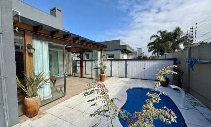 Casa térrea composta de 4 suítes/quartos, mobiliada em condominio fechado em Xangri-la