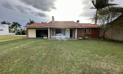Casa Térrea  em Atlântida/Xangri-Lá/RS  com /3 dormitórios, ótima localização.
