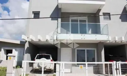 Duplex com 3 dormitórios, 1 vaga, no bairro centro, Xangri-lá/RS
