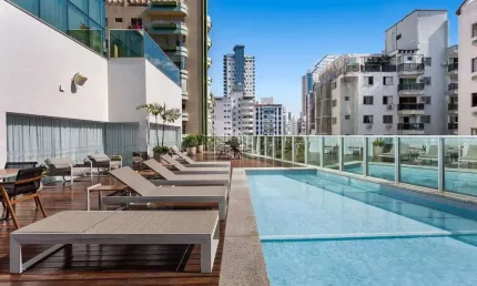 Apartamento com 4 quartos , 4 suítes e 3 vagas de garagem.