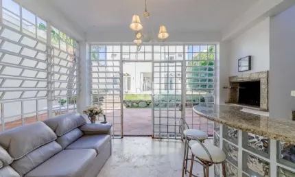 Casa de 5 dormitórios à venda com 560 m² e piscina !