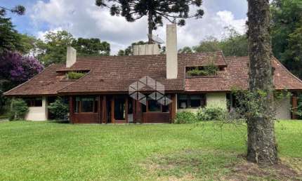 Casa na Vila Suzana, em área de 2,5 hectares, com potencial para implantação de empreendimentos