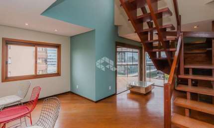 Cobertura duplex semimobiliada, 202 m2, 2 dormitórios sendo 1 suíte, vista para o Guaíba