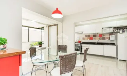 Apartamento semimobiliado de 101 m², 3 dormitórios sendo 1 suíte, living 3 ambientes.