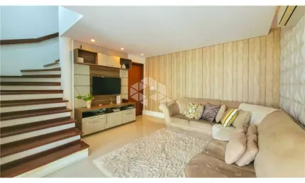 Casa com 4 dormitórios, 1 suíte, vaga para 2 carros, pátio com piscina, no bairro Itú-Sabará.