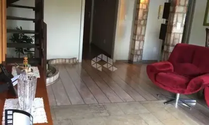 cobertura em excelente localização ao lado do Comercial Zaffari, este imóvel tem 2 dormitórios sendo 1 suíte