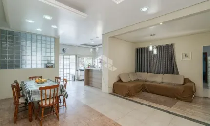 Casa 4 Dormitórios, 4 Vagas Prox. ao Novo Bourbon Teresópolis