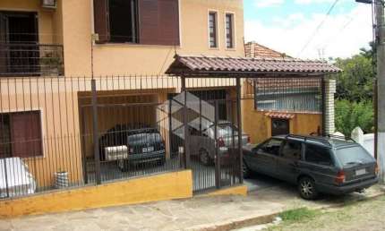 Excelente casa com 484 m², 2 salas, 4 dormitórios sendo 1 suíte, escritório.