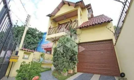 Ótimo sobrado com 165m², 3 Dormitórios, 2 Vagas no bairro Medianeira